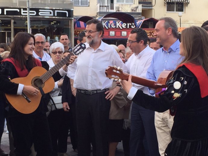 Rajoy y Fabra durante su paseo por Benidorm