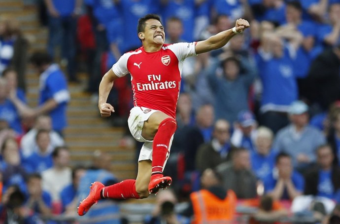 Alexis Sánchez celebra un gol con el Arsenal