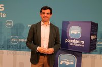 Bajar impuestos y dar facilidades a empresas, promesas de Javier Cuenca