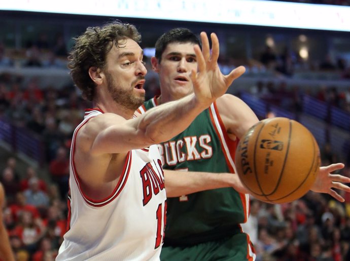 Pau Gasol NBA Playoffs Milwaukee Bucks Chicago Bulls