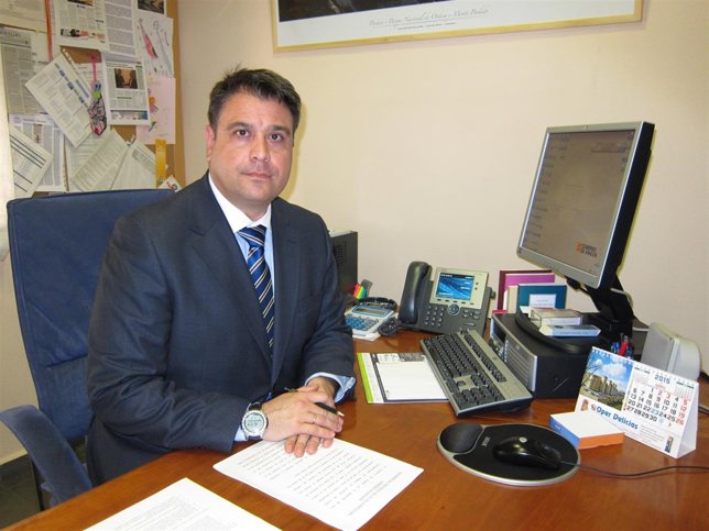El director del IAJ, Fernando Peña, en su despacho en la sede del instituto