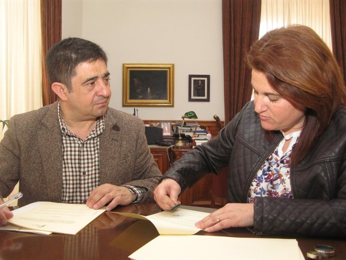 Firma de convenio para el Festival Internacional del Aire