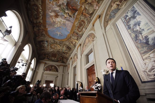 Primer Ministro italiano Matteo Renzi hablando después de la reunión con Napolit
