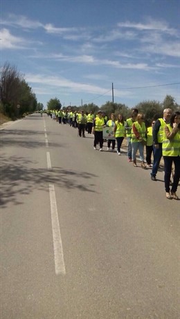 Cientos de participante sen la cadena humana