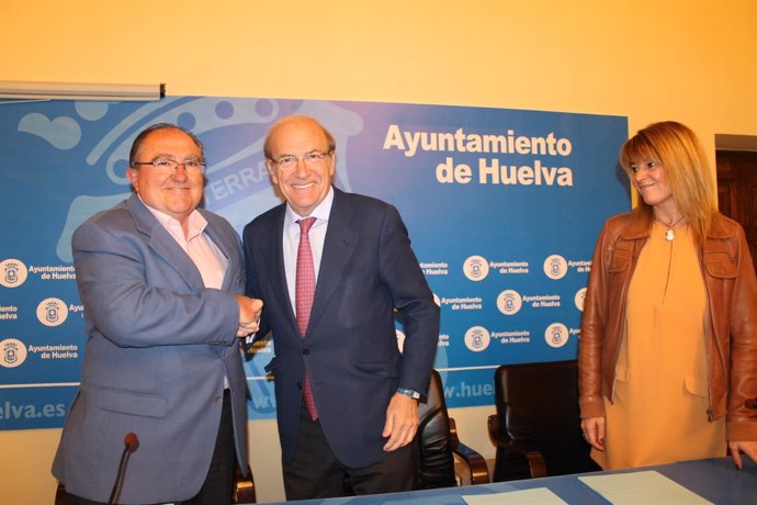 Firma de convenio entre el Ayuntamiento de Huelva y el Banco de Alimentos