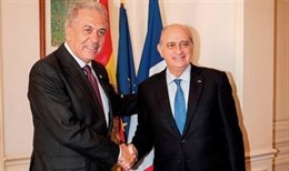 Fernández Díaz y el comisario de inmigración