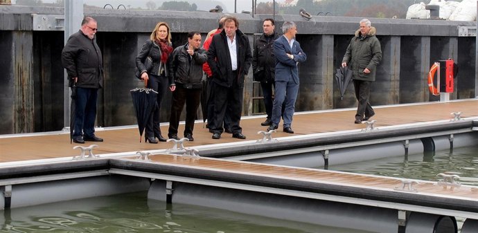 El consejero en una reciente visita al Puerto de Laredo