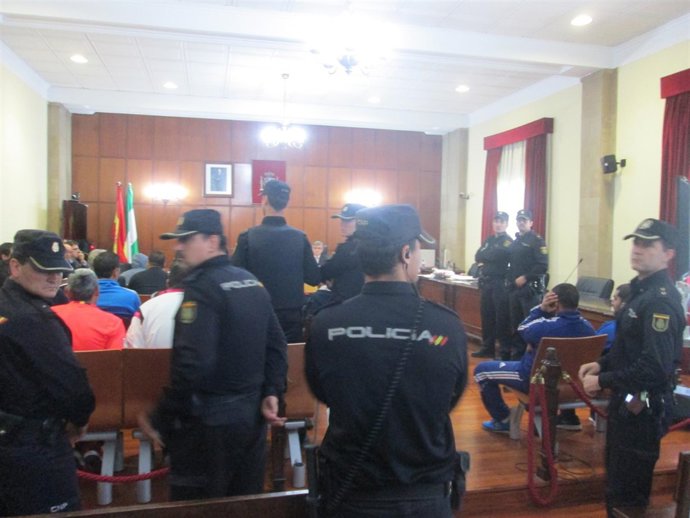 Sala de vista de la Audiencia de Jaén con los acusados ya sentados