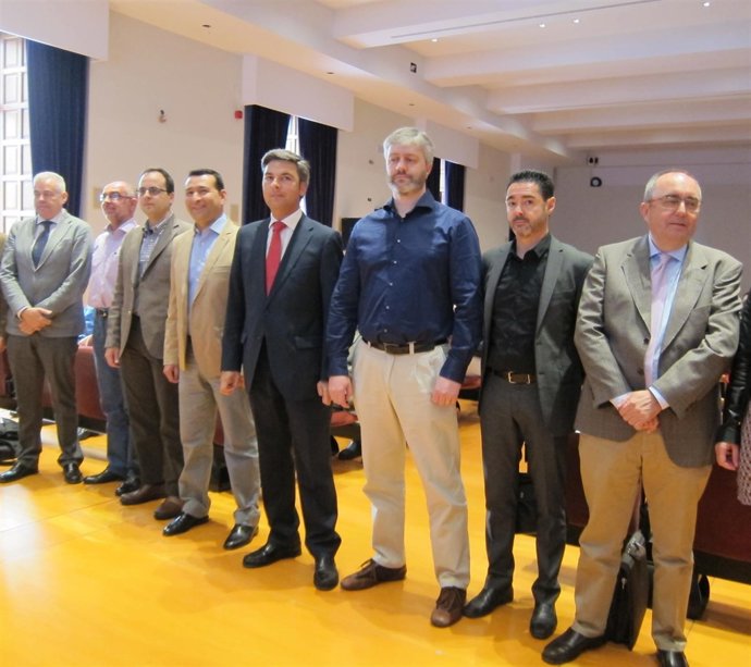 Lorite (centro) durante la inauguración