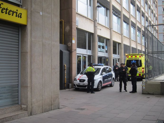 Un alumno mata a un profesor con una ballesta en barcelona