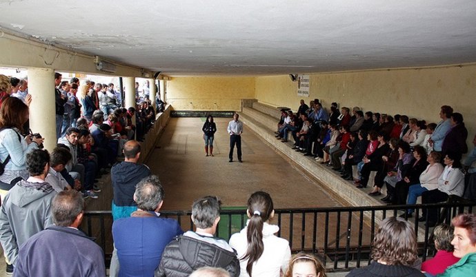 Diego en un encuentro con vecinos en San Pedro del Romeral