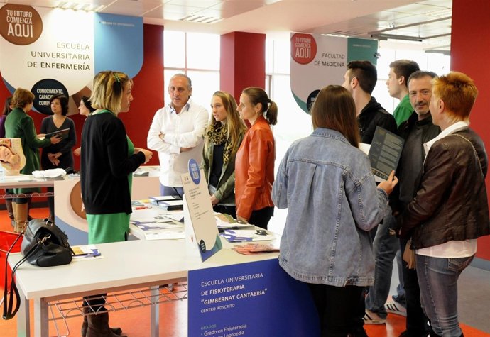 Feria informativa para familias en la UC