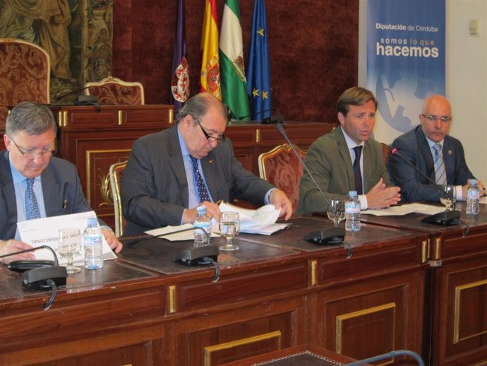 Repullo interviene durante el encuentro