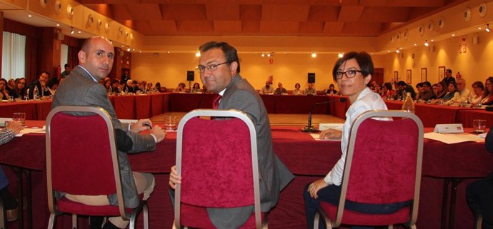 Conejo, Heredia y Gámez se reúnen con colectivos sociales de málaga