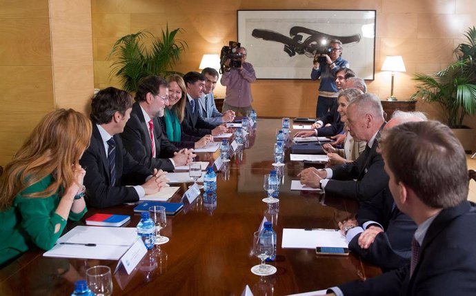 Rajoy y el PP en el Congreso se reúnen con Family Watch para impulsar la familia