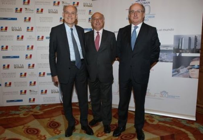 El presidente de Repsol, Antonio Brufau, y el director general de Saint-Gobain  