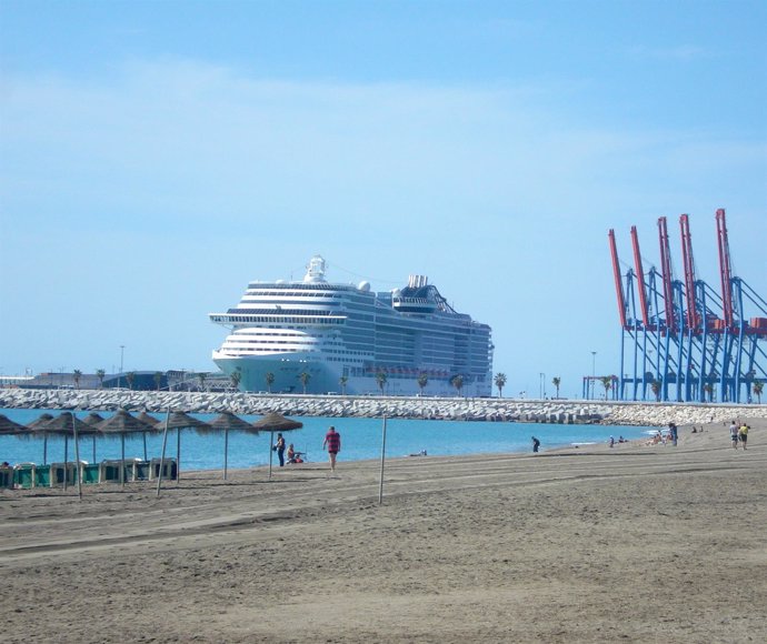 MSC Preziosa buque barco crucero turismo turistas cruceristas viajeros playa