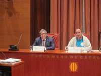 Successos.- Minut de silenci al Parlament pel succés a l'institut i el naufragi de Líbia
