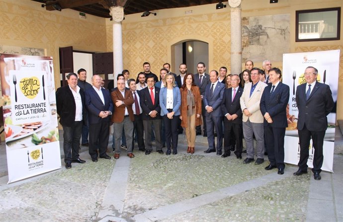 Silvia Clemente y Alicia García en Segovia