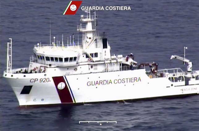Barco de la guardia costera italiana