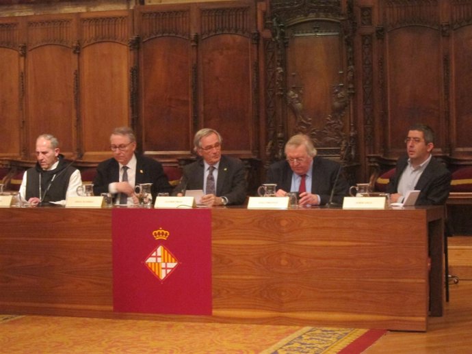 Paul Preston entrega su archivo y libros al monasterio de Poblet