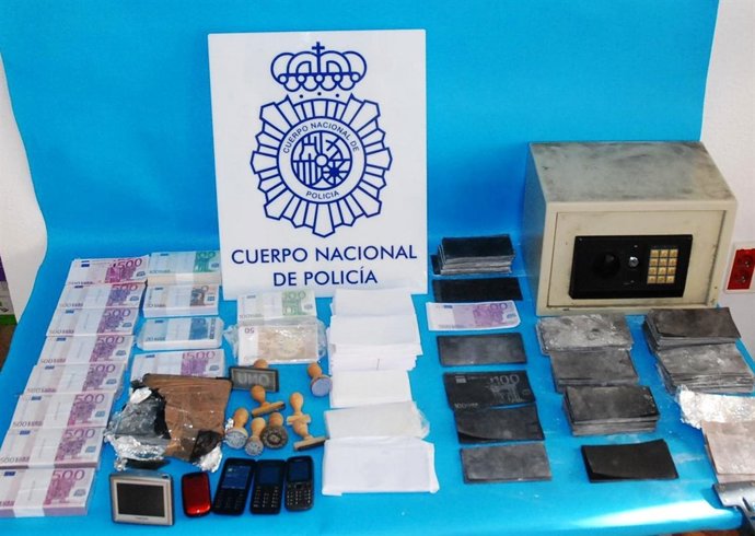 Efectos intervenidos en la estafa de los billetes tintados