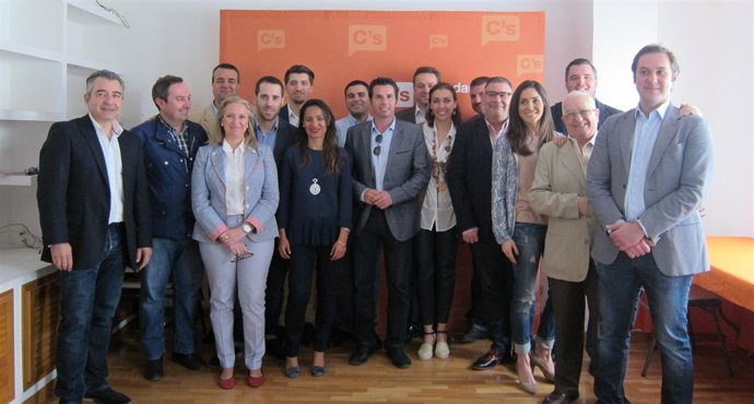 Mario Gómez, de C's en el Ayuntamiento de Murcia, con parte de su equipo