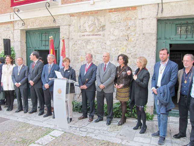 La Corporación Municipal visita la Casa de Cervantes