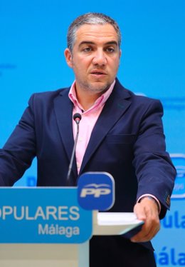 Elías Bendodo, PP-A, en rueda de prensa en Málaga