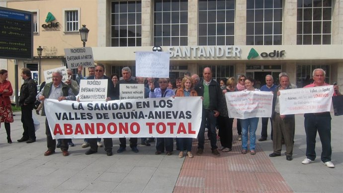 Manifestación de la plataforma en defensa de la sanidad rural Iguña-Anievas