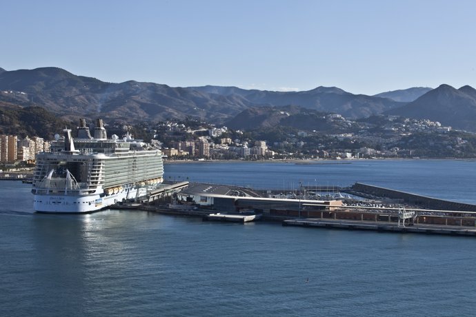 Oasis of the Seas en Málaga mayor crucero del mundo