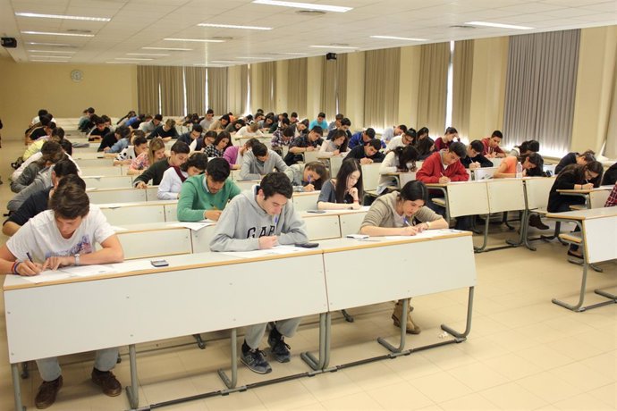 IV Olimpiada de Economía de la UPO