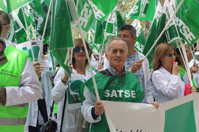 Concentración de Satse frente a la Conselleria de Sanidad