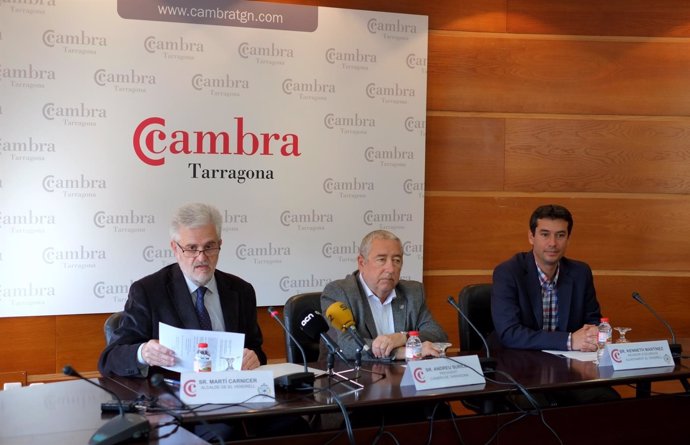 M.Carnicer; A.Suriol y K.Martínez, durante la rueda de prensa