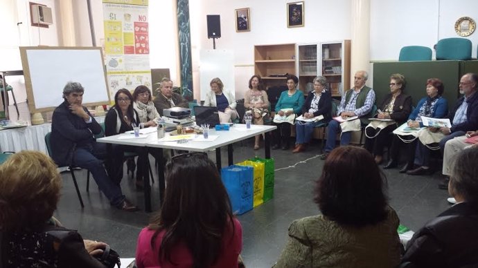 Mayores participan en el programa Recapacicla en Trigueros (Huelva).