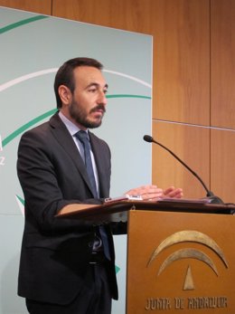 López Gil en rueda de prensa