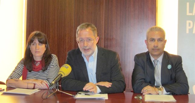 María Sánchez (I), Manuel Saravia (centro) y Pablo Gerbolés (D)