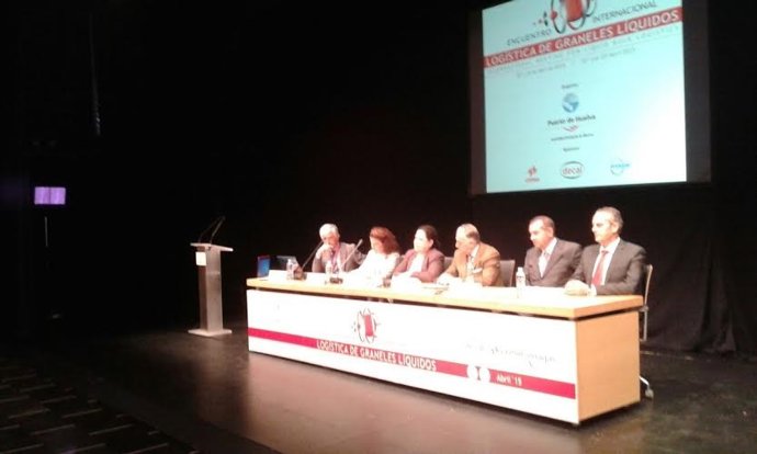 Jornada internacional sobre graneles líquidos en Huelva.