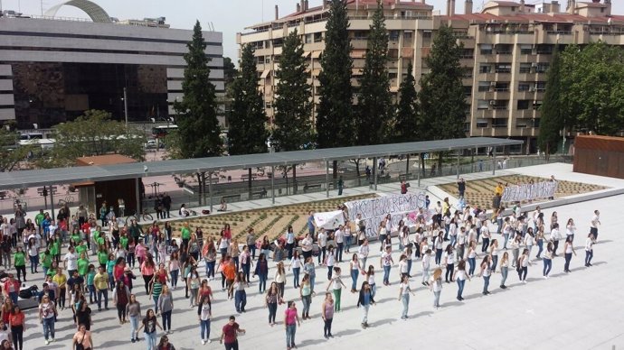 Flash mob en apoyo a una estudiante en tratamiento oncológico
