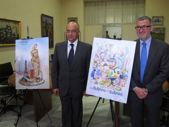 El Concejal de Fiestas con bocetos de la Falla municipal y la infantil de 2016