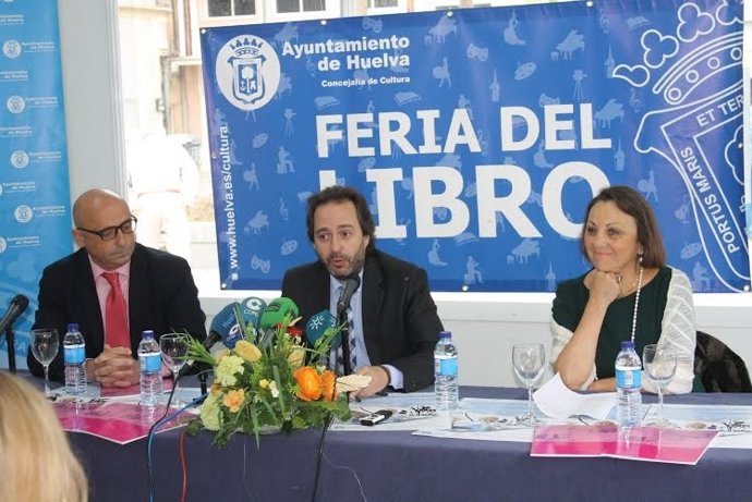 El concejal de Cultura, Manuel Remesal, y Jesús Velasco, de Cepsa.