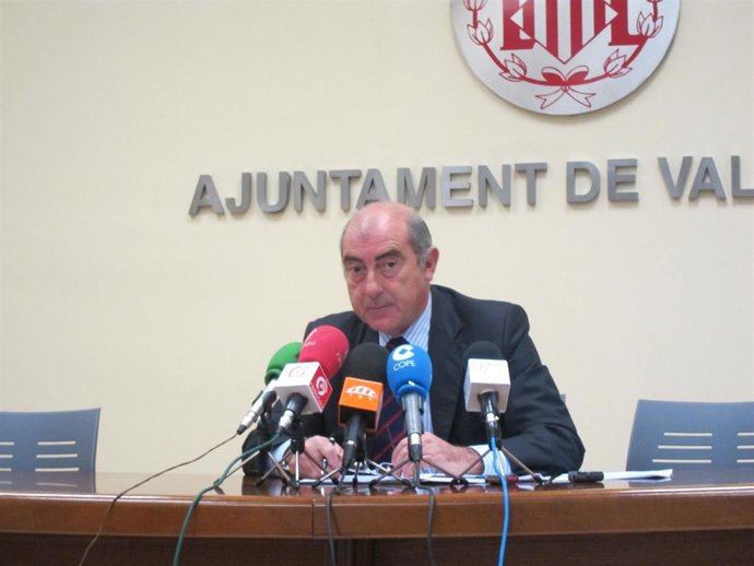 Alfonso Novo Durante La Rueda De Prensa