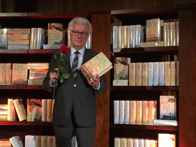 El escritor Ken Follett 