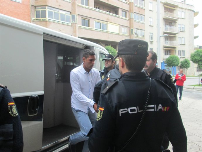 El joven, Rafael L. R. Condenado a tres años de cárcel, el día del juicio