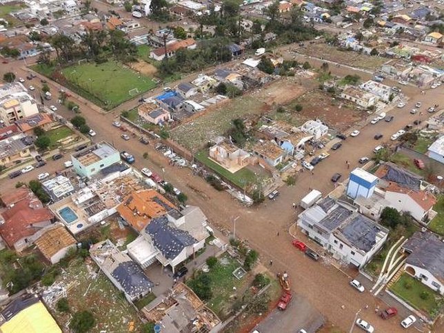 Tornado destrói 30% da cidade de Xanxerê e deixa mil desabrigados