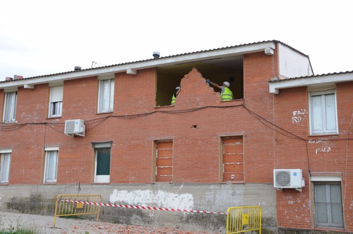 Inicio del derribo del barrio de Sant Joan de Figueres (Girona)