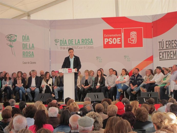 Pedro Sánchez en el Día de la Rosa en Casar de Cáceres