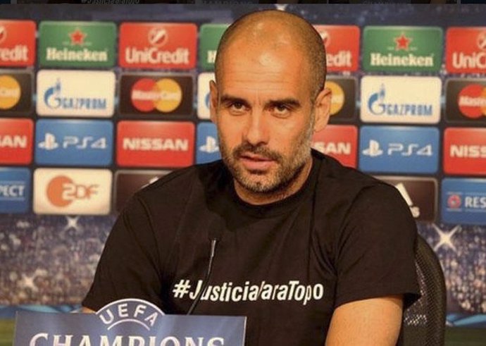 Pep Guardiola apoya al Topo López en una rueda de prensa
