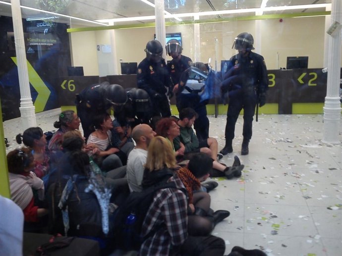 Desalojo en la oficina de Bankia