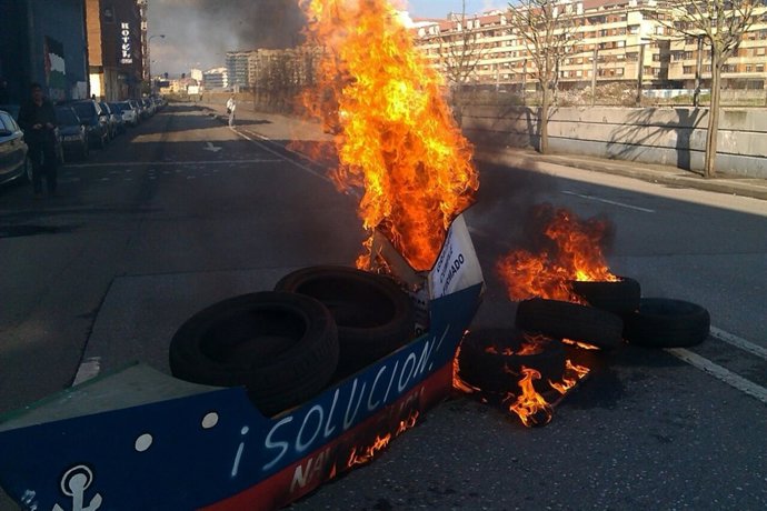Barricada en Naval Gijón